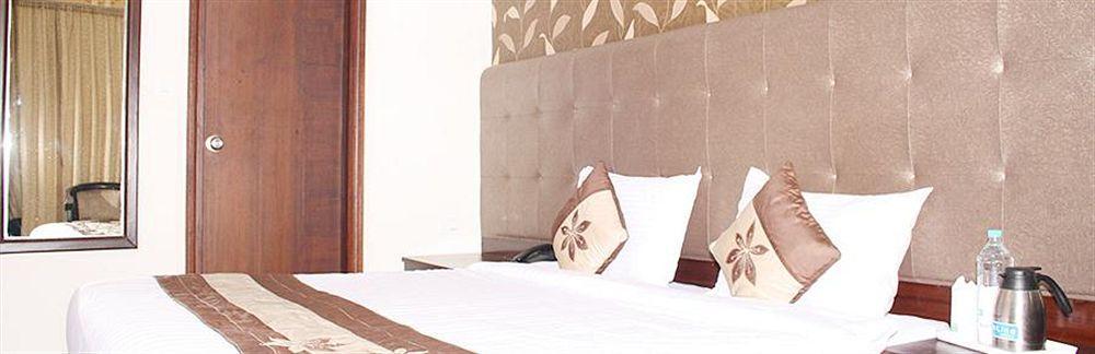 Oyo 1227 Hotel Rousha Inn Газиабад Экстерьер фото