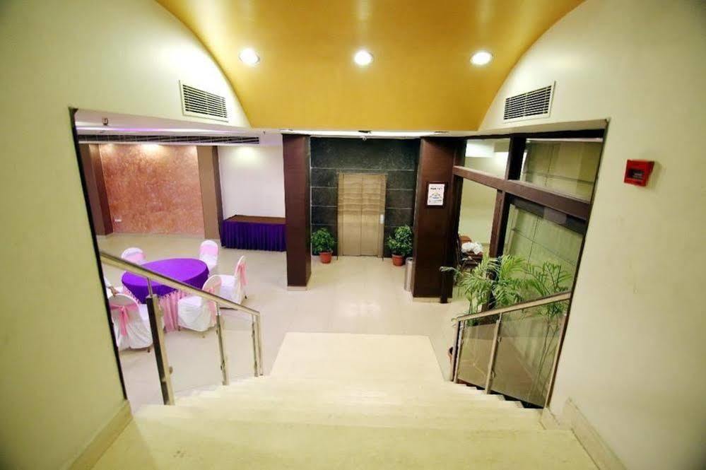Oyo 1227 Hotel Rousha Inn Газиабад Экстерьер фото